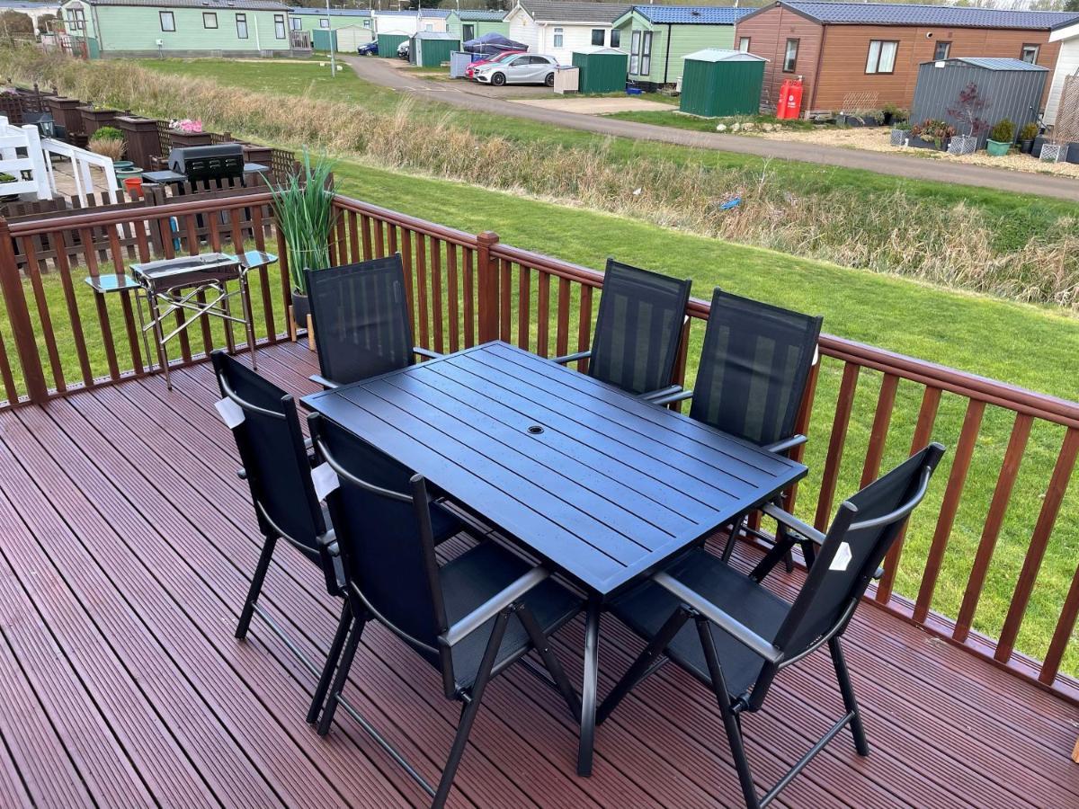 Beautiful 2 Bedroom Helmsley Lodge Northampton Exterior foto