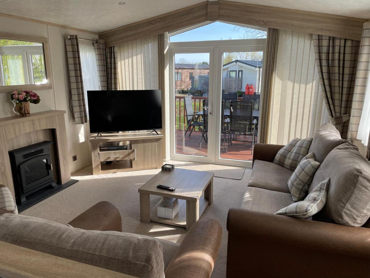 Beautiful 2 Bedroom Helmsley Lodge Northampton Exterior foto